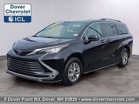 Used 2023 Toyota Sienna XLE w/ XLE Plus Package AWD/4WD image 1