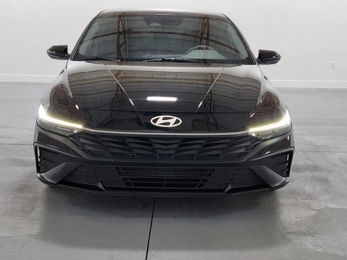 Used 2024 Hyundai Elantra SEL FWD image 3
