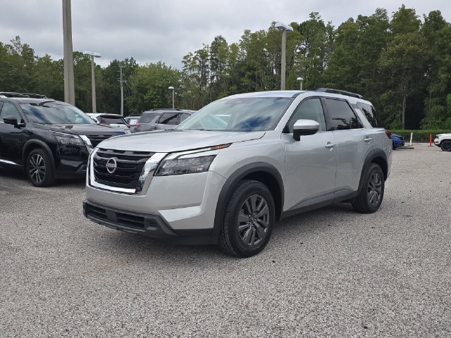 Certified 2025 Nissan Pathfinder SV FWD image 4