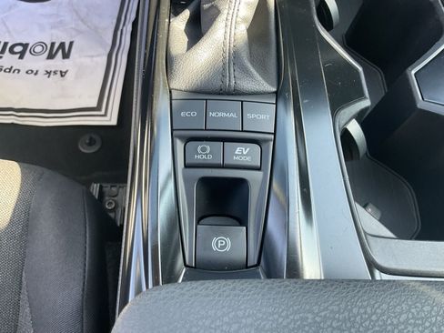 Used 2025 Toyota Camry LE FWD image 31