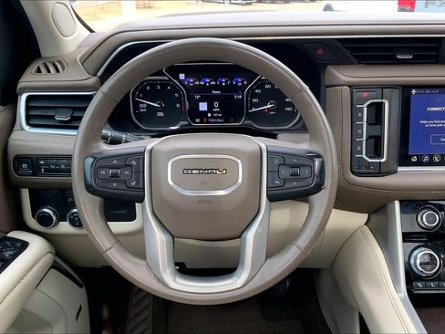 Used 2021 GMC Yukon XL Denali w/ Denali Premium Package image 5