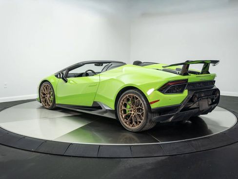 Used 2019 Lamborghini Huracan Performante AWD/4WD image 9