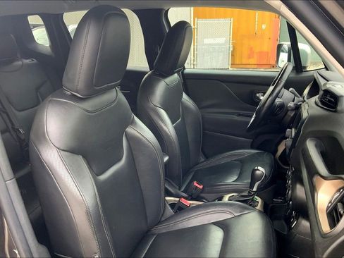 Used 2016 Jeep Renegade Limited image 9