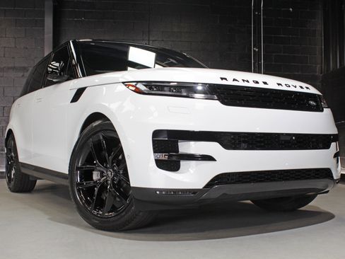 Used 2025 Land Rover Range Rover Sport SE AWD/4WD image 8
