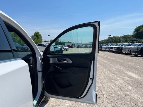 Used 2023 Chevrolet Traverse LT FWD image 35