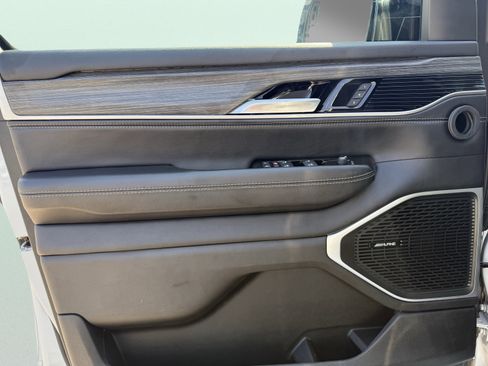 Used 2024 Jeep Wagoneer Series II w/ Flexible Seating Group image 30