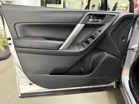 Used 2015 Subaru Forester 2.5i Limited AWD/4WD image 10