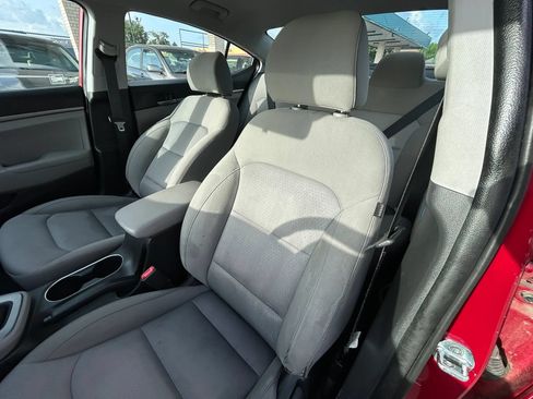 Used 2017 Hyundai Elantra SE FWD image 9