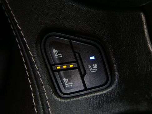 Used 2019 Chevrolet Suburban Premier image 12