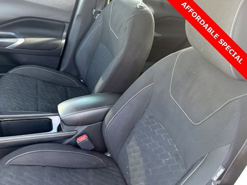 Used 2021 Nissan Kicks SV image 27