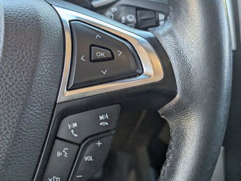 Used 2020 Ford Edge SEL image 21