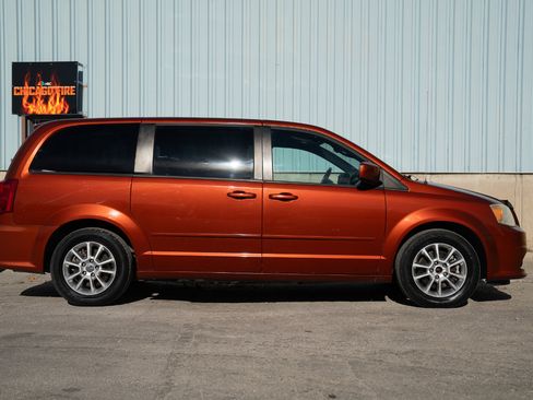 Used 2012 Dodge Grand Caravan R/T w/ Driver Convenience Group image 10