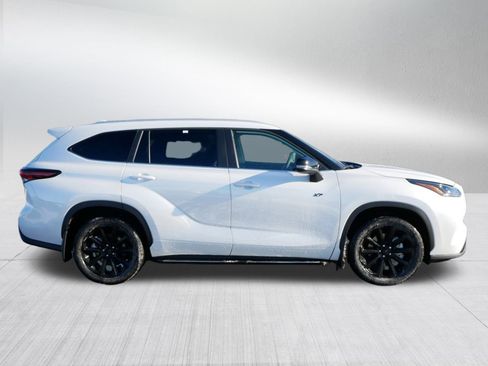 Certified 2026 Toyota Highlander XLE image 8