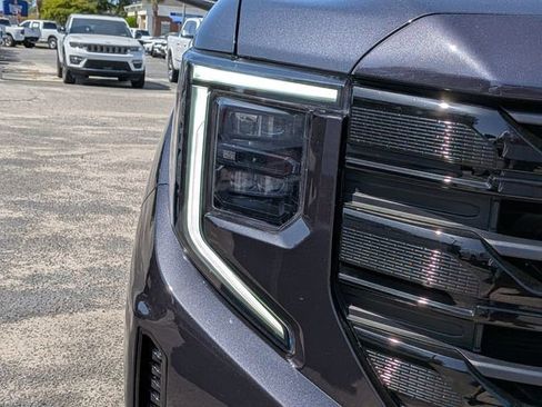 Used 2024 GMC Sierra 1500 Elevation w/ LPO, Elevation Black Package AWD/4WD image 10