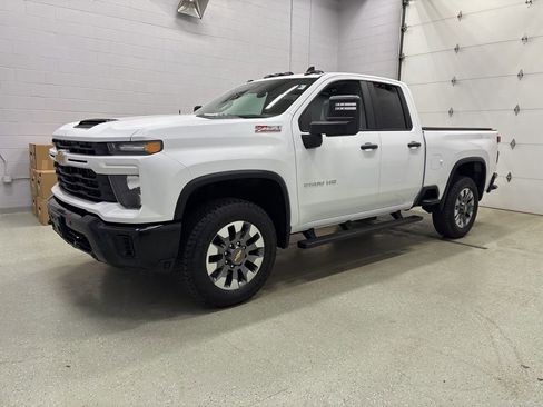 Used 2025 Chevrolet Silverado 2500 Custom w/ Custom Convenience Package image 9