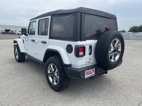 Used 2018 Jeep Wrangler Unlimited Sahara AWD/4WD image 6