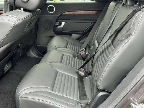 New 2025 Land Rover Discovery Dynamic SE image 26