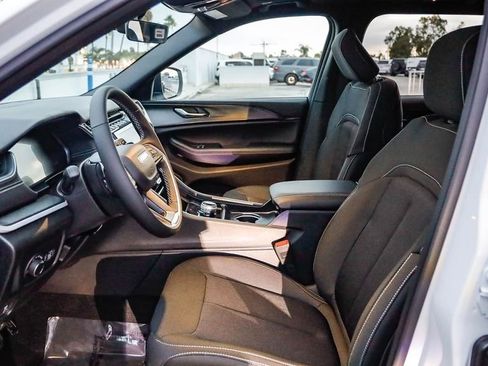 New 2025 Jeep Grand Cherokee L Laredo w/ Luxury Tech Group I image 19