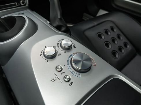 Used 2006 Ford GT RWD image 39