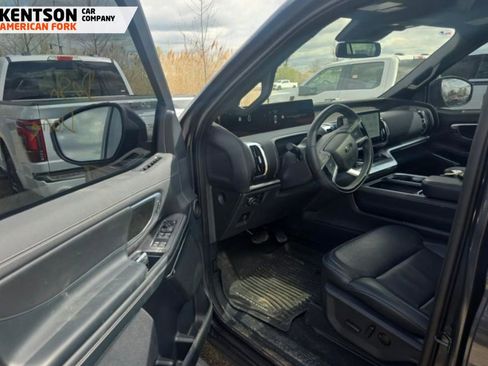 Used 2025 Ford Expedition Platinum w/ Stealth Performance Package AWD/4WD image 5