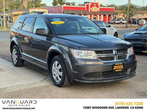 Used 2017 Dodge Journey SE FWD image 1