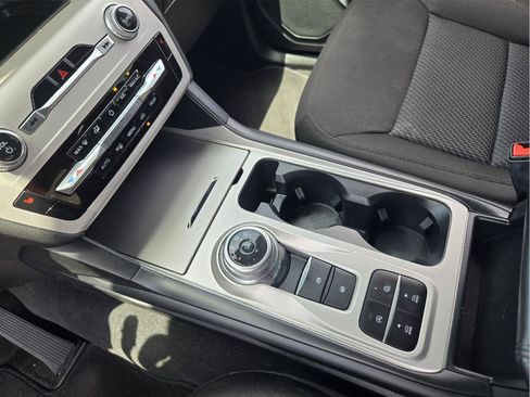 Used 2024 Ford Explorer XLT RWD image 18