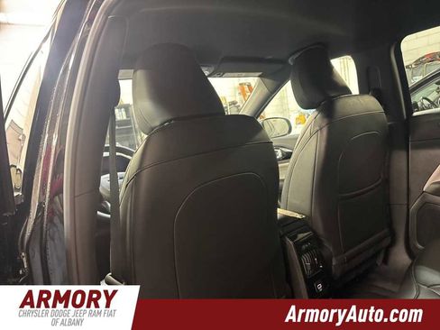 Used 2025 Jeep Compass Limited image 25