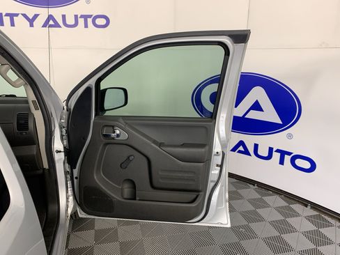 Used 2015 Nissan Frontier S RWD image 29