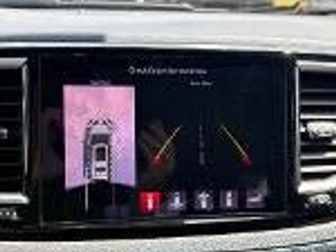 Used 2021 Chrysler Pacifica Touring-L w/ Premium & Safety Sphere Group FWD image 18