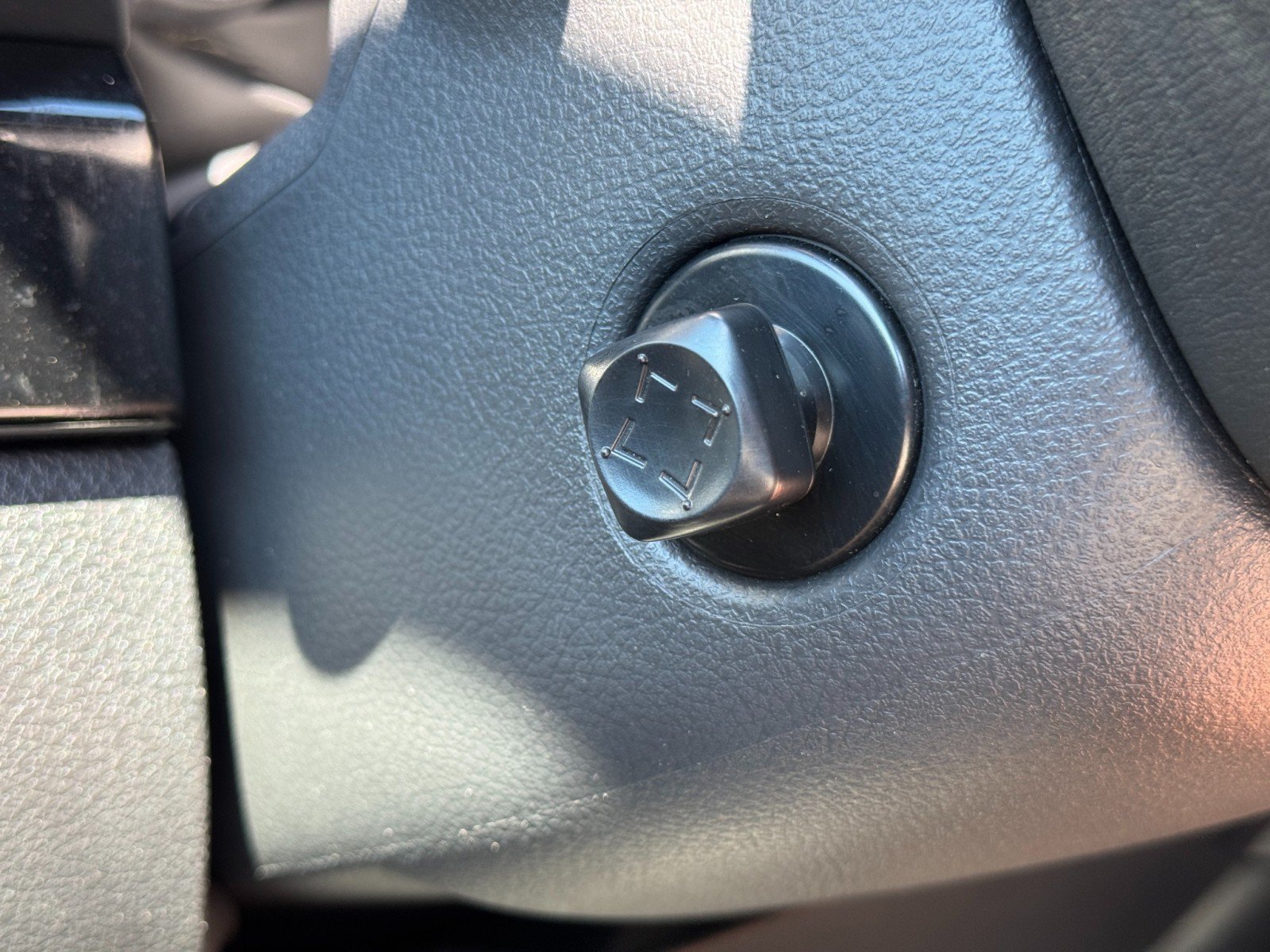 Used 2018 Nissan Titan SL w/ Midnight Edition AWD/4WD image 18