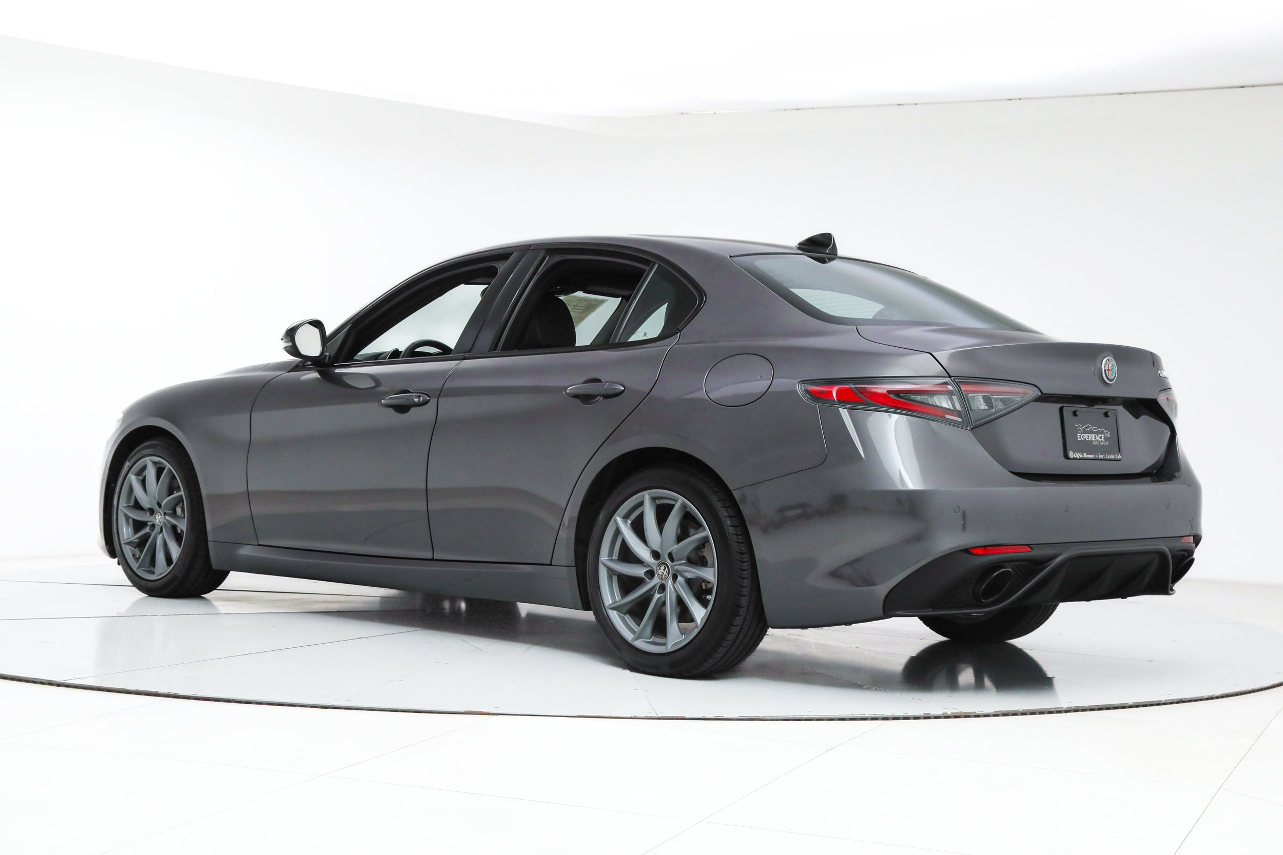 Used 2025 Alfa Romeo Giulia w/ Driving Assist Package RWD image 3