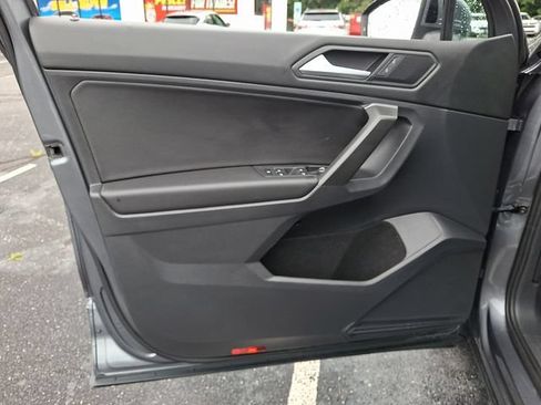 Used 2021 Volkswagen Tiguan SE w/ Panoramic Sunroof Package AWD/4WD image 12