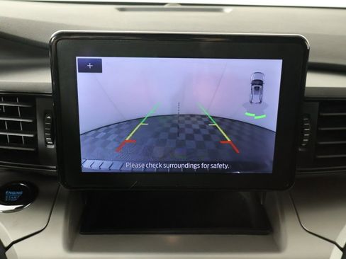 Used 2022 Ford Explorer XLT image 45