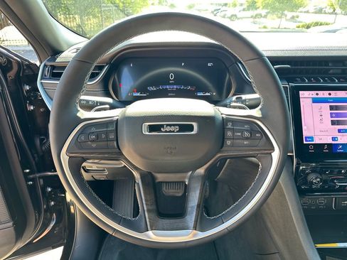 Used 2025 Jeep Grand Cherokee L Limited w/ Luxury Tech Group II RWD image 20