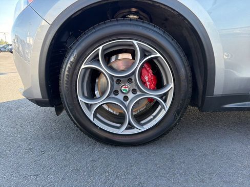Used 2018 Alfa Romeo Stelvio AWD image 23