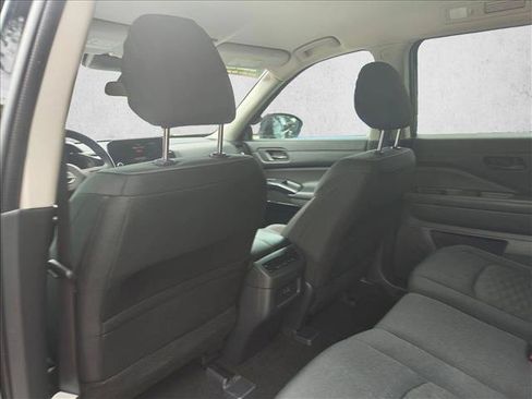 Used 2024 Nissan Pathfinder SV w/ Black Appearance Package AWD/4WD image 17