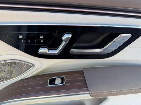 Used 2022 Mercedes-Benz EQS 450+ Sedan w/ Mbux Hyperscreeen Package image 17