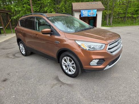 Used 2017 Ford Escape SE w/ SE Leather Comfort Package AWD/4WD image 9