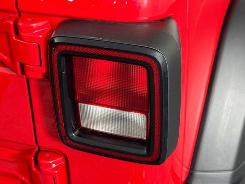 Used 2021 Jeep Wrangler Sport S image 29