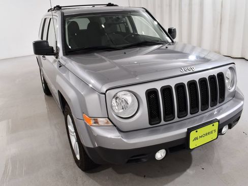 Used 2017 Jeep Patriot Latitude FWD image 4