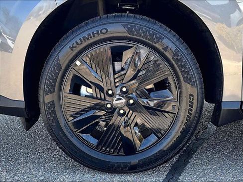 Certified 2025 Nissan Murano SV w/ Cargo Package AWD/4WD image 7