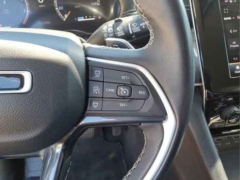 Used 2023 Jeep Grand Cherokee Laredo w/ Luxury Tech Group I AWD/4WD image 17