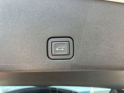 Used 2024 Cadillac XT6 Premium Luxury image 34