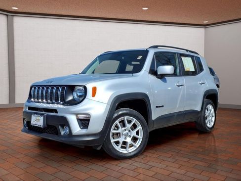 Used 2019 Jeep Renegade Latitude w/ Cold Weather Group AWD/4WD image 3