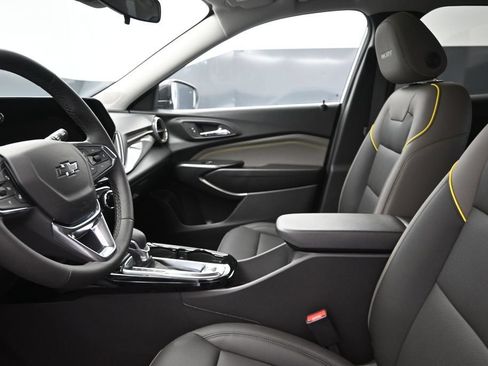 New 2026 Chevrolet Trax ACTIV w/ Sunroof Package FWD image 12