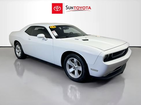 Used 2014 Dodge Challenger R/T image 1