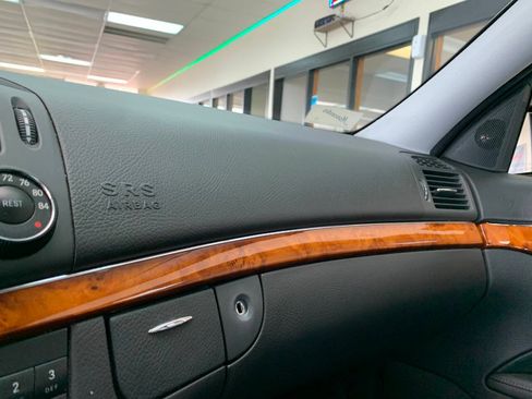 Used 2005 Mercedes-Benz E 320 Sedan image 14