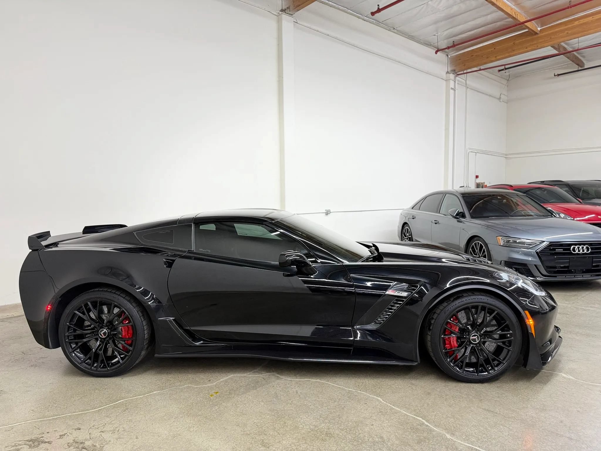 Used 2015 Chevrolet Corvette Z06 w/ 3LZ Preferred Equipment Group RWD image 6