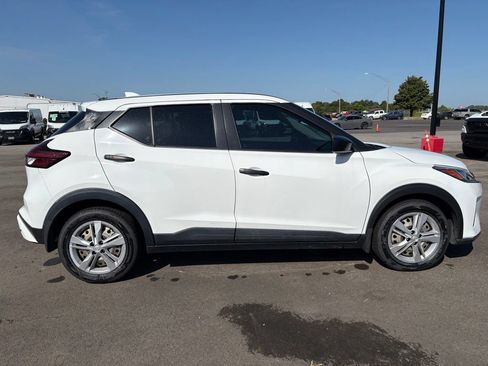 Used 2021 Nissan Kicks S FWD image 9