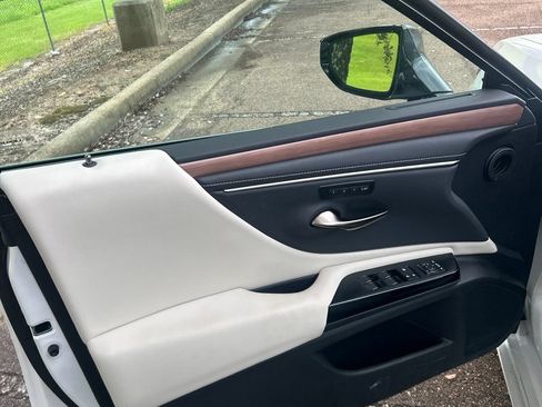 Used 2025 Lexus ES 350 w/ Premium Package FWD image 15